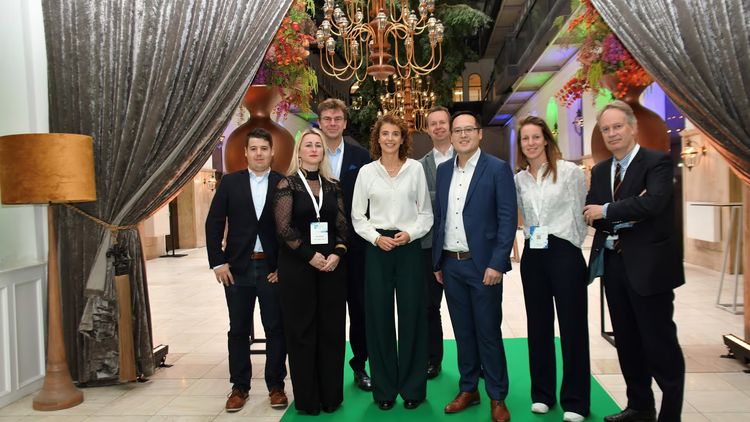 Minister Hermans & Consortium representatives SLDBatt in Rotterdam